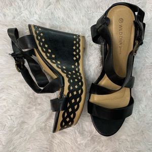 Black detailed wedges